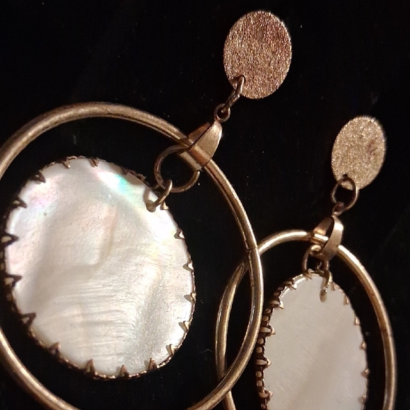 Mother of Pearl Gold and White Circle Earrings - Picture 2 of 5